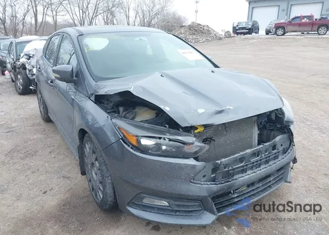 2017 Ford Focus St z USA, uszkodzony, nr VIN 1FADP3L90HL220943